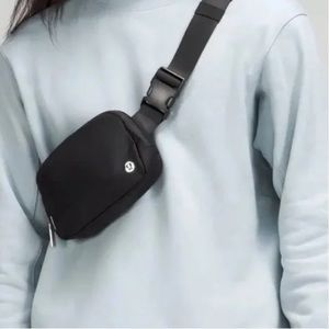 Lululemon everywhere belt bag, black